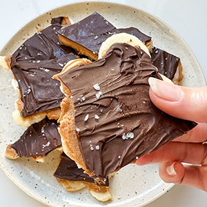 Chocolate Peanut Butter Banana Bark | Paperny Family JCC